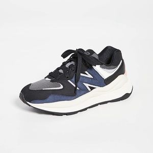 New Balance women’s size 6 57/40